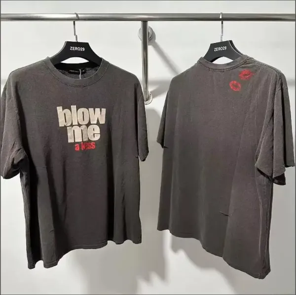 Design ZERO29 Blow Me A Kiss Graphic T-Shirt Charcoal Gray Tops.t Shirts - 1