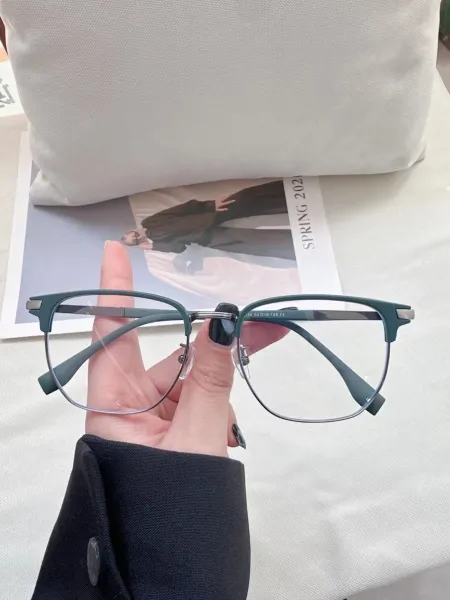Design Amber Acetate Optical Glasses with Gold-tone Chain Detail Eyewear - 5