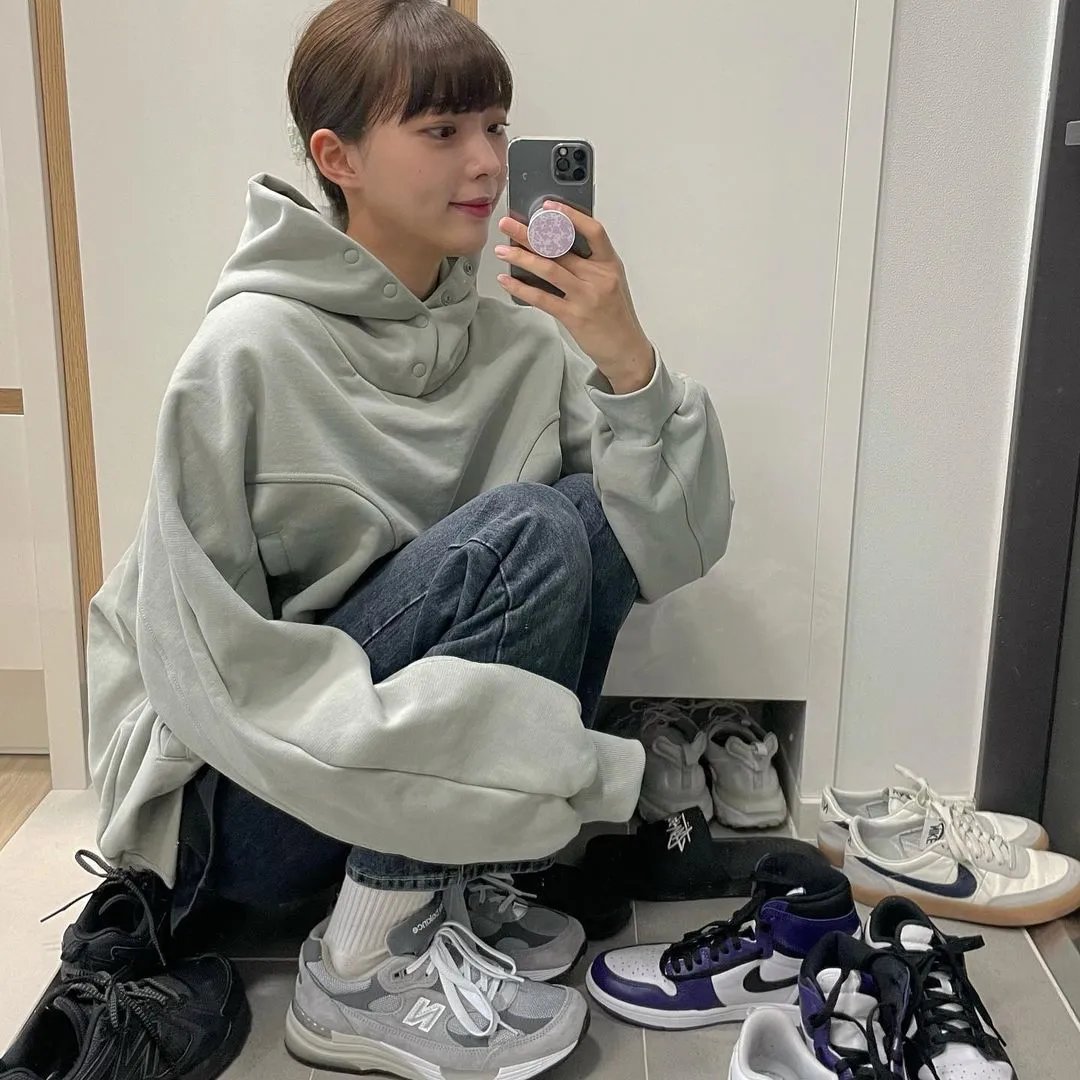 Design Oversized Hooded Sweatshirt in Charcoal Gray Hoodie - 19