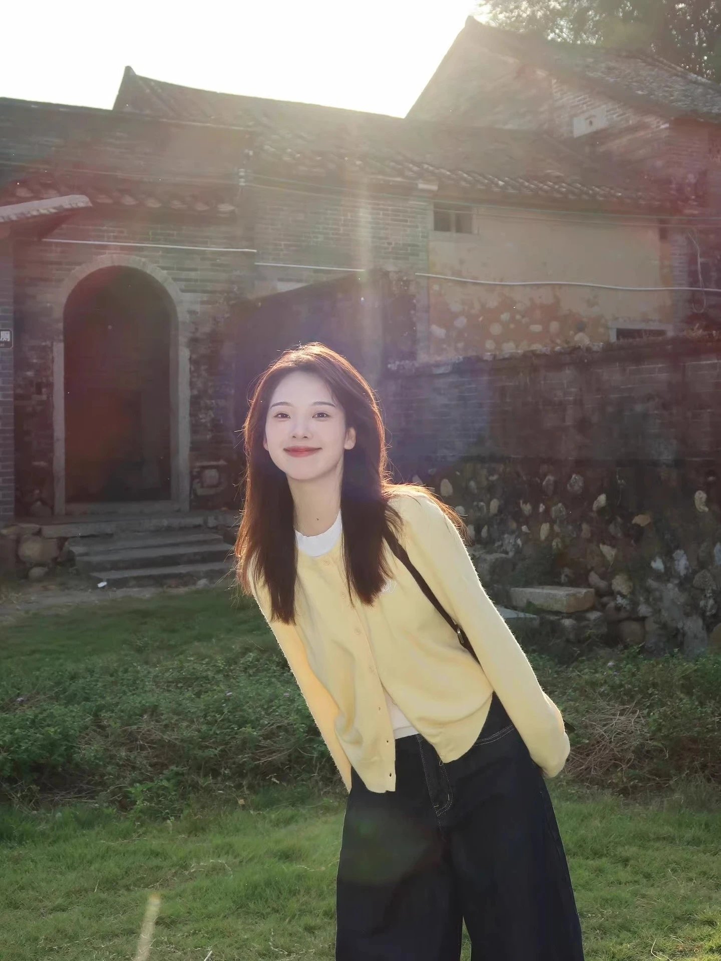 Design Knit Cardigan Yellow with White Tee and Wide-Leg Jeans Outerwear.cardigan - 12