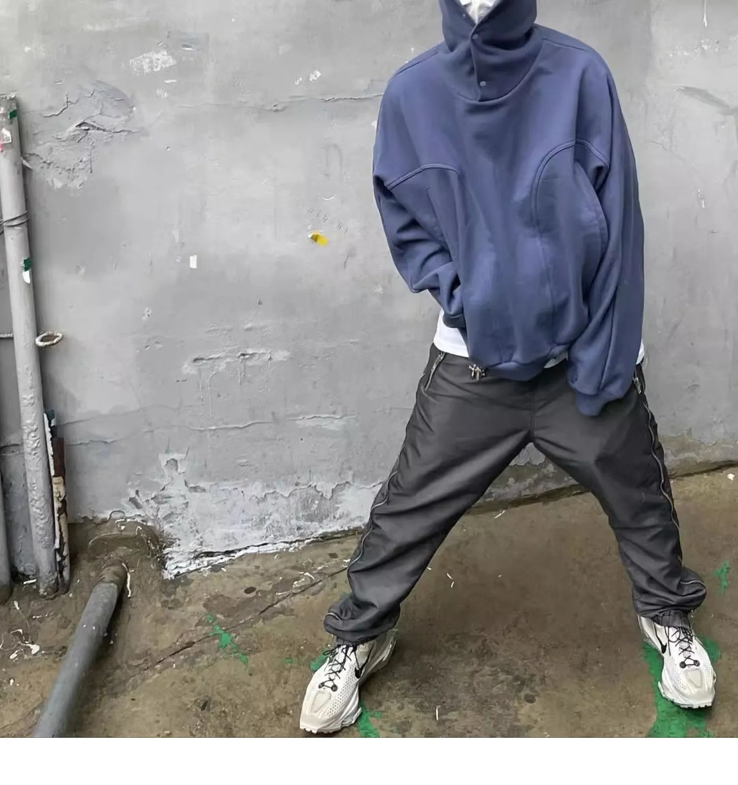 Design Oversized Hooded Sweatshirt in Charcoal Gray Hoodie - 3