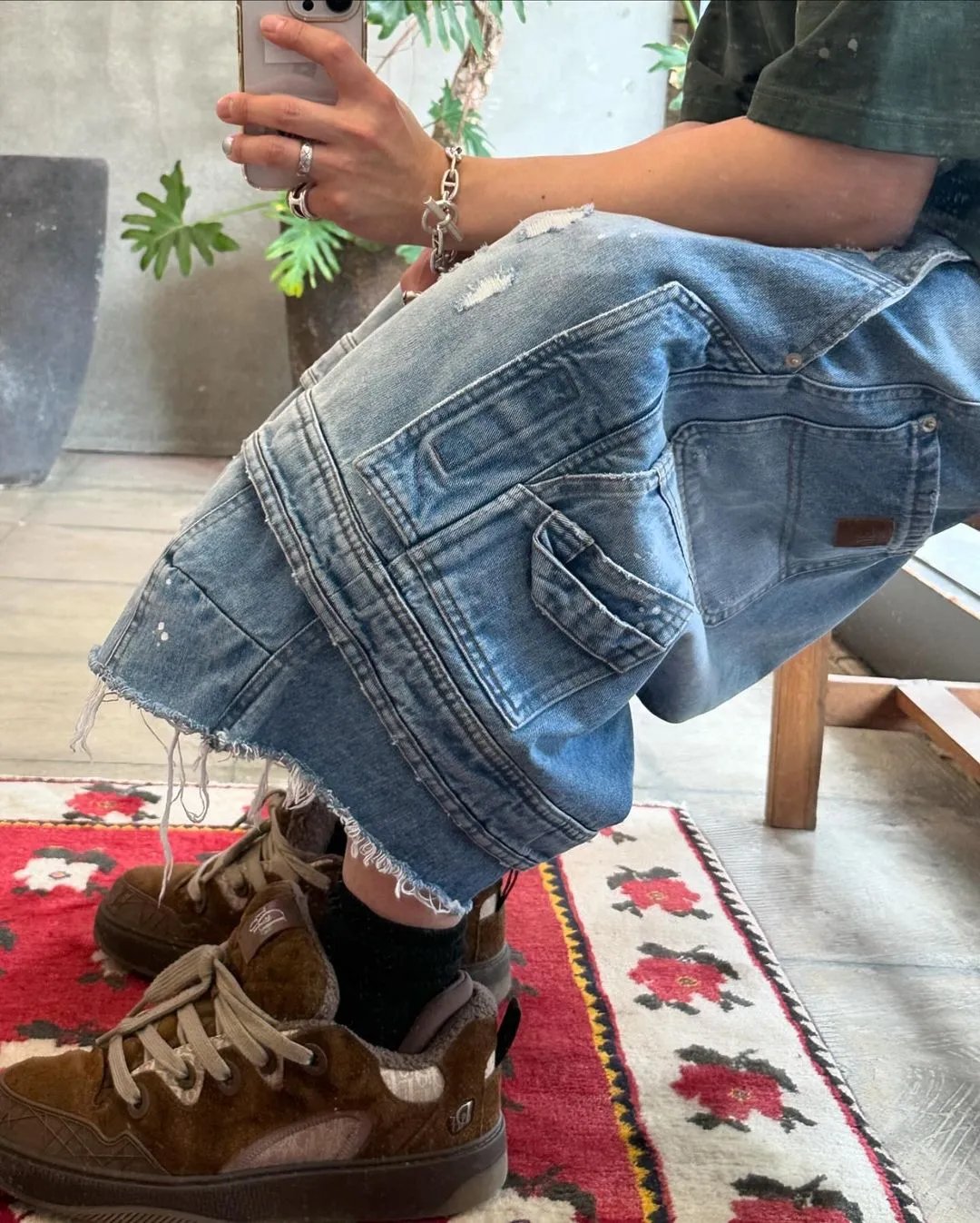 Design Cargo Denim Jeans Light Wash Distressed Cuffed Jeans - 6