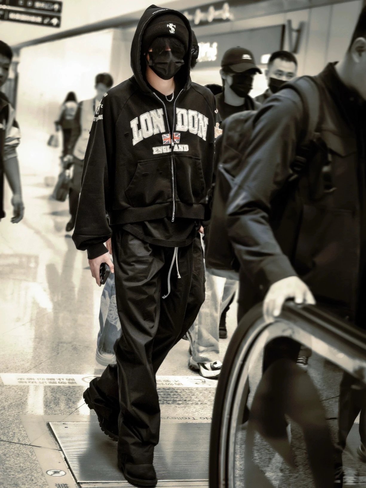 Corteiz London England Zip-Up Hoodie Black - 13