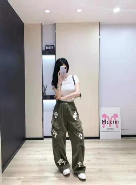 Design Mskim Cross-Embellished Cargo Pants Army Green Pants - 5