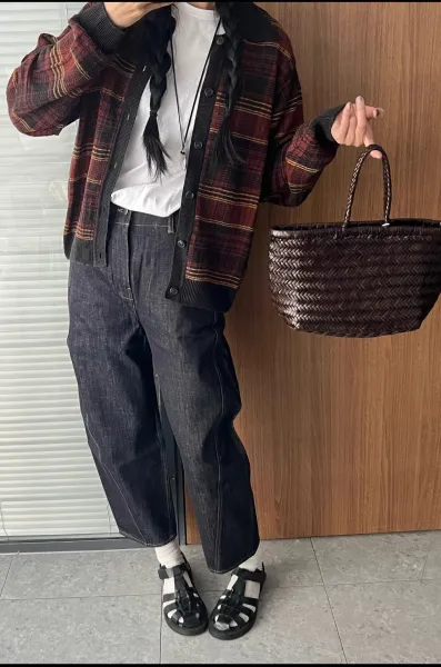 Design Plaid Collar Cardigan in Rust and Black Outerwear.cardigan - 6
