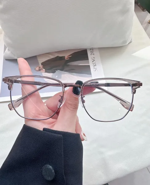Design Amber Acetate Optical Glasses with Gold-tone Chain Detail Eyewear - 9