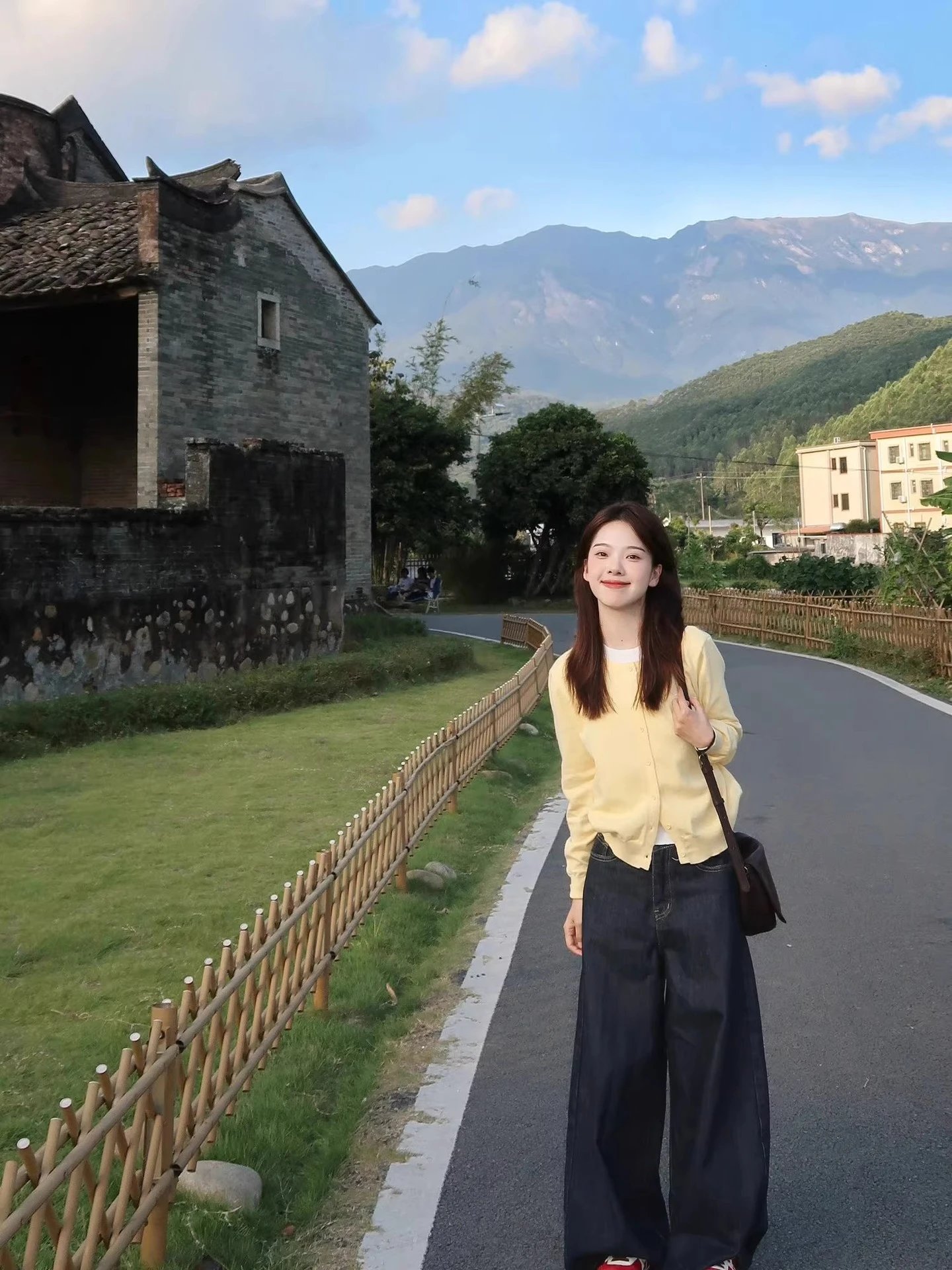 Design Knit Cardigan Yellow with White Tee and Wide-Leg Jeans Outerwear.cardigan - 4