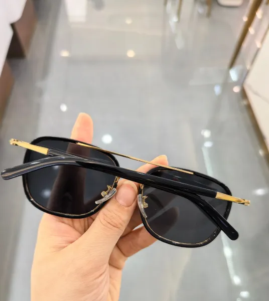 Design Amber Acetate Optical Glasses with Gold-tone Chain Detail Eyewear - 3