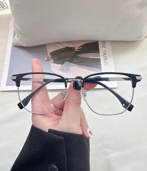 Design Amber Acetate Optical Glasses with Gold-tone Chain Detail Eyewear - 10