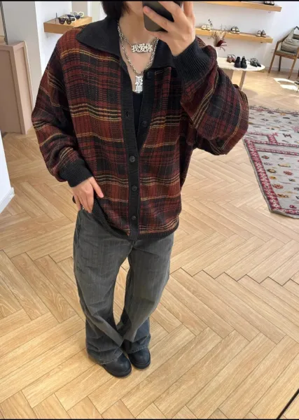 Design Plaid Collar Cardigan in Rust and Black Outerwear.cardigan - 9