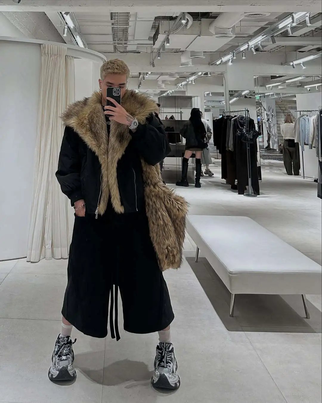 Gucci Logo Print T-Shirt White + Gray Oversized Fur-Trimmed Parka + Wide-Leg Pants + Chunky Sneakers - 9