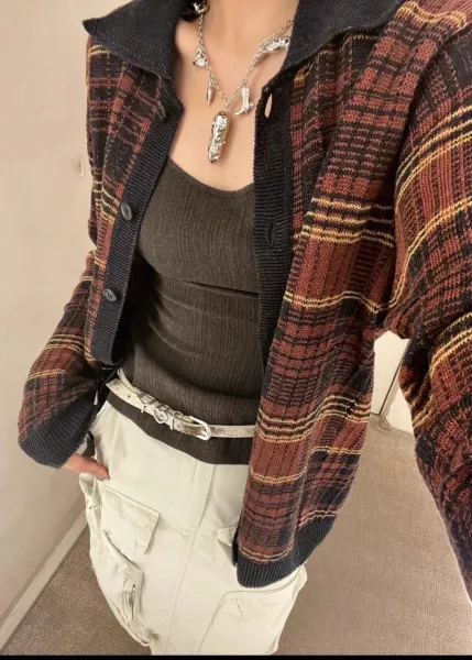 Design Plaid Collar Cardigan in Rust and Black Outerwear.cardigan - 13