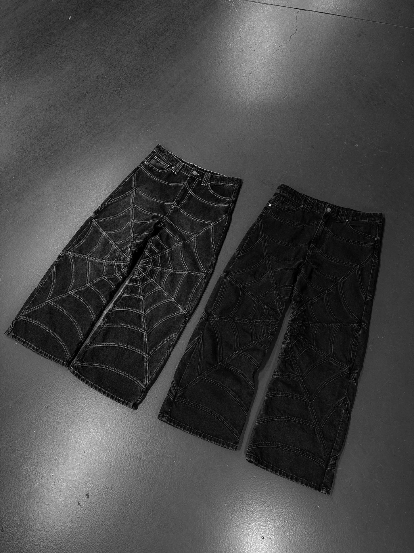 Design Spiderweb Stitched Black Wide-Leg Jeans - 20