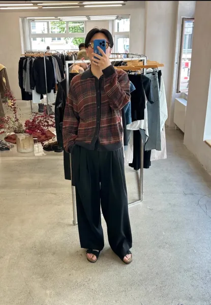 Design Plaid Collar Cardigan in Rust and Black Outerwear.cardigan - 5