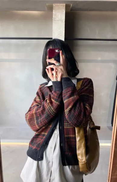 Design Plaid Collar Cardigan in Rust and Black Outerwear.cardigan - 20