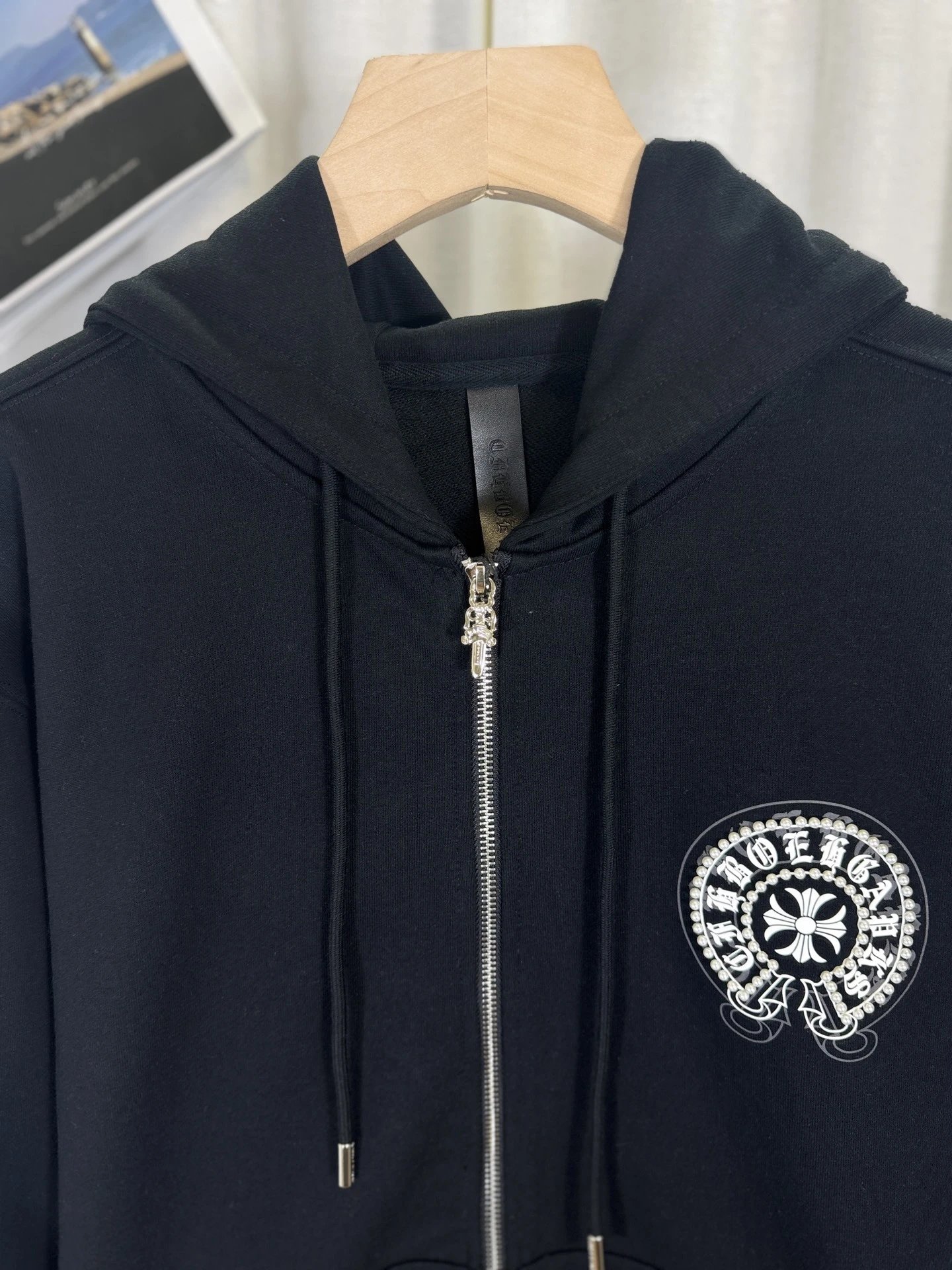 Design Pearl-Embellished Gothic Logo Hoodie White - 7