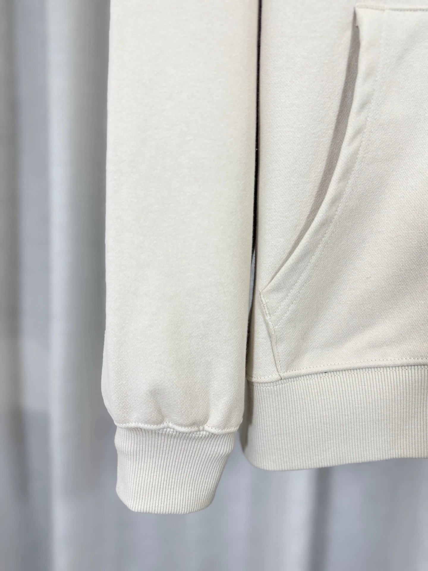 Design Pearl-Embellished Gothic Logo Hoodie White - 22