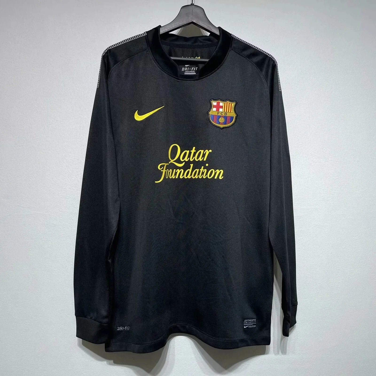 Barcelona retro long-sleeve football jersey No. 11-12 Messi Xavi Iniesta Pique Barca away black