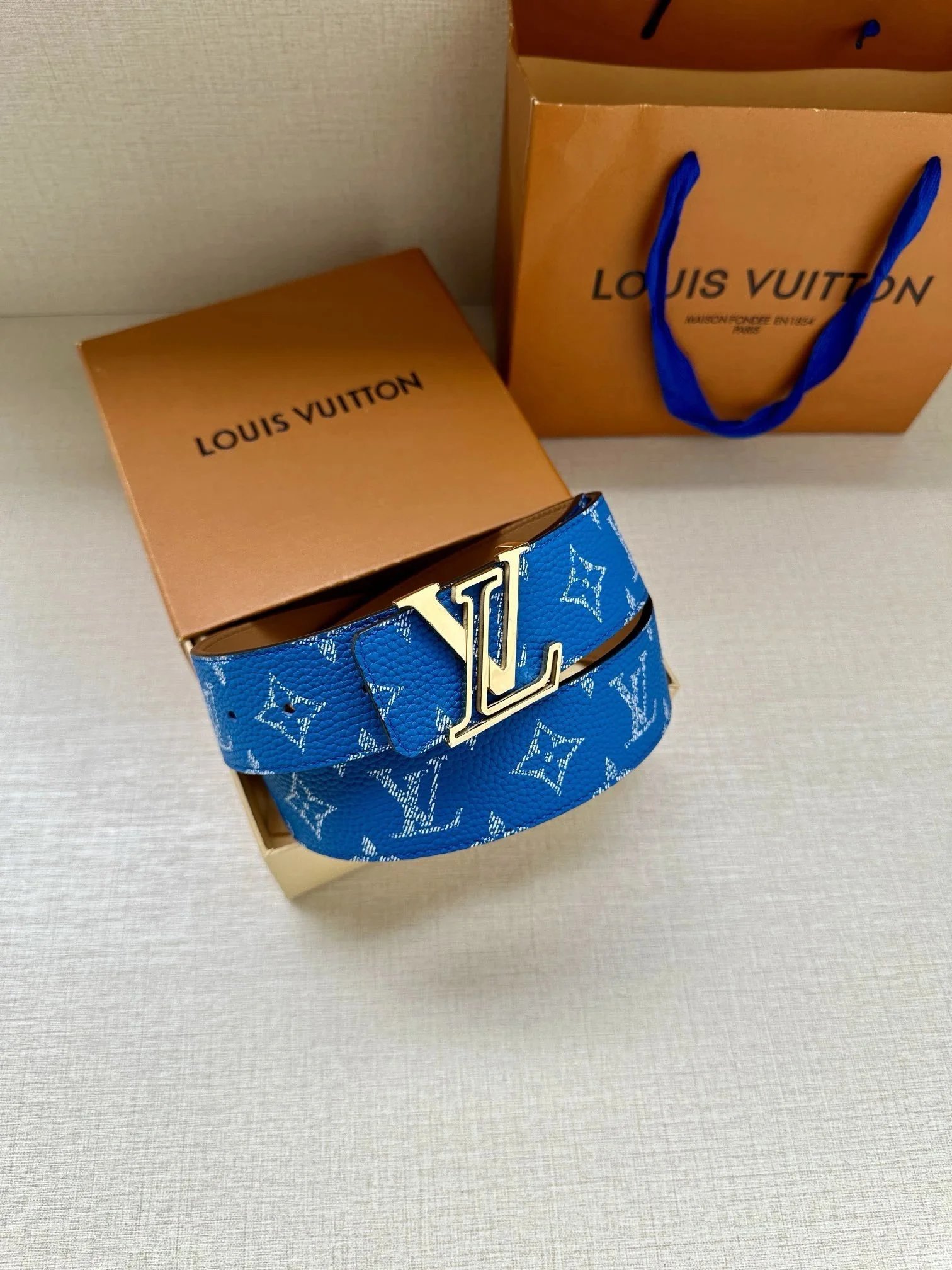 Men's Reversible Leather Belt photo 8
