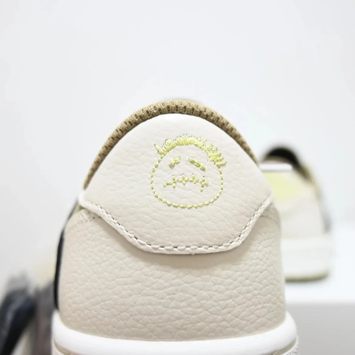 Travis Scott Air Jordan 1 Golf photo 6