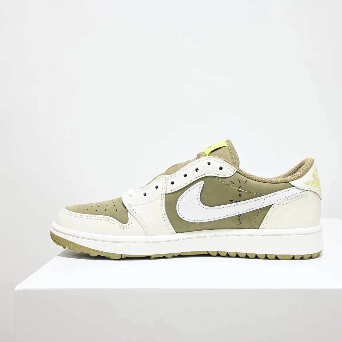 Travis Scott Air Jordan 1 Golf photo 4