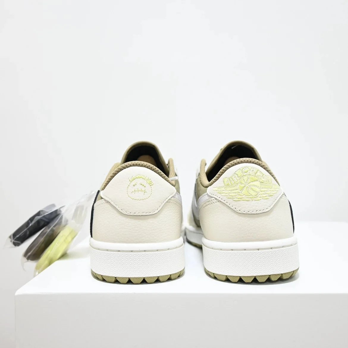 Travis Scott Air Jordan 1 Golf photo 5