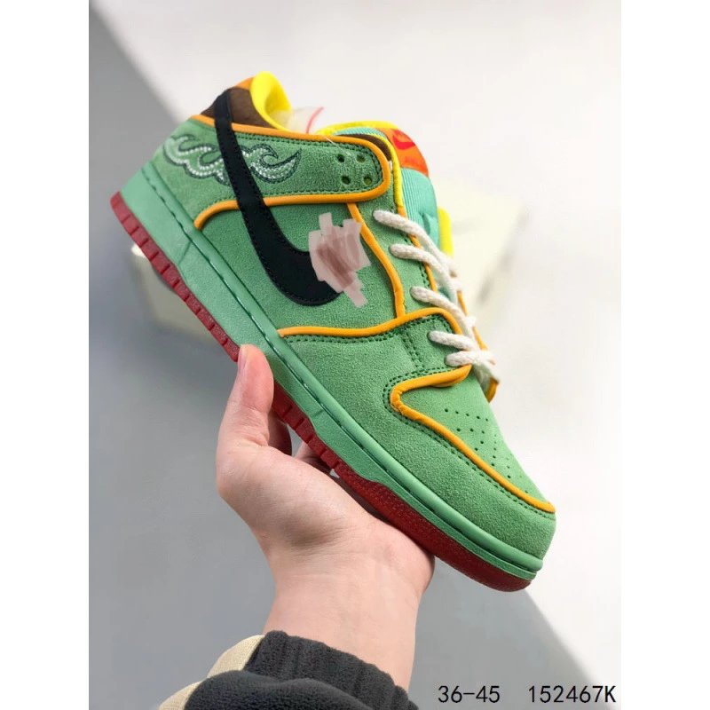 Nike SB Dunk Low Classic Skateboard Shoes photo 3