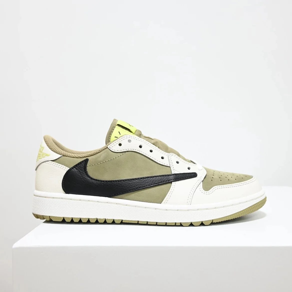 Travis Scott Air Jordan 1 Golf photo 3