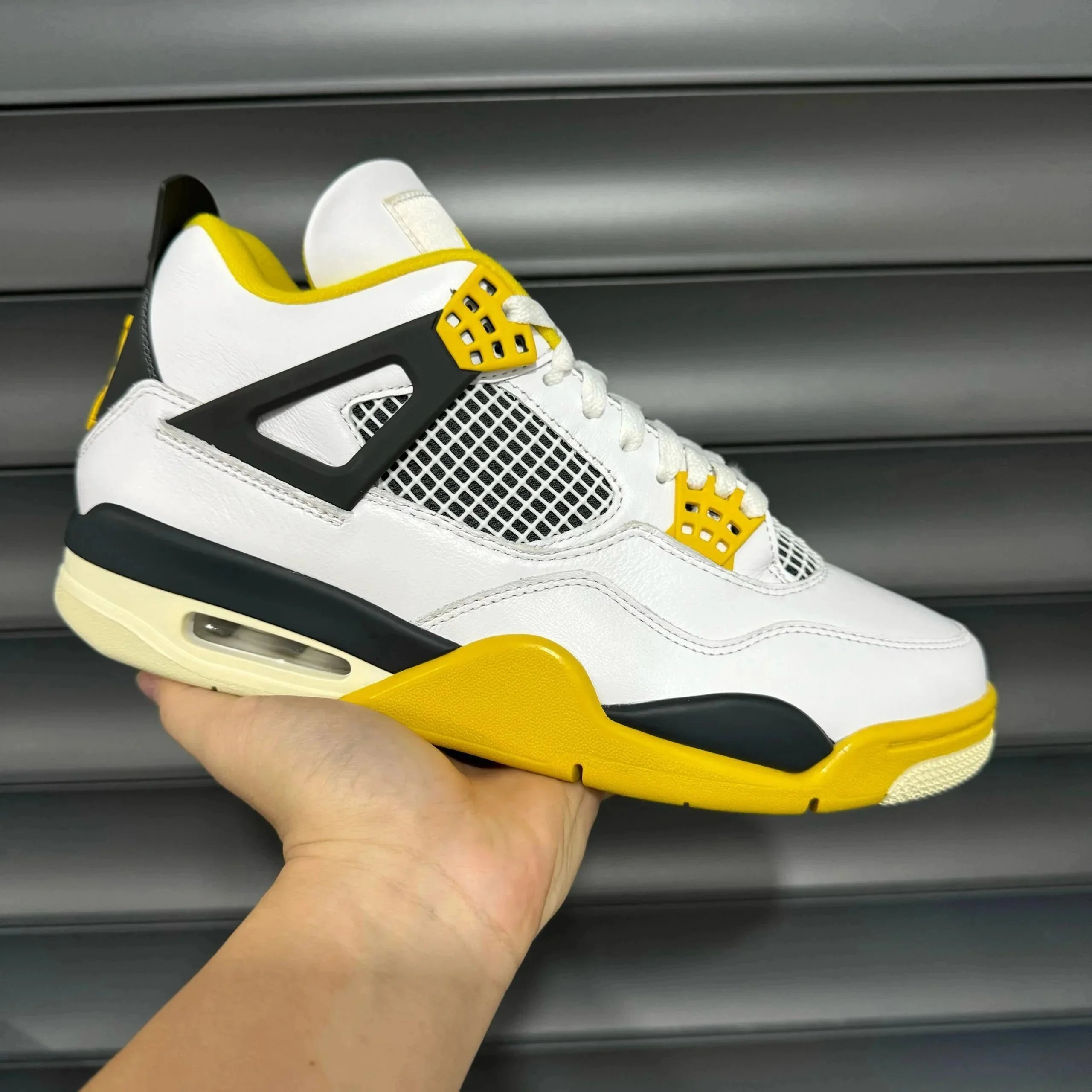 Air Jordan 4 Retro OG photo 8