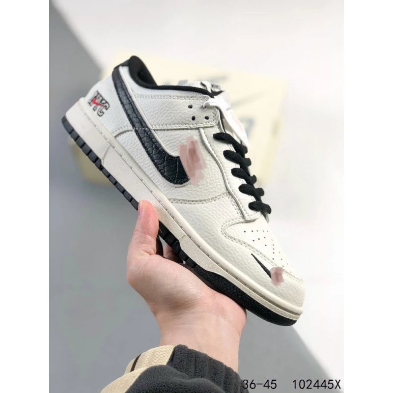 Nike SB Dunk Low Classic Skateboard Shoes photo 4
