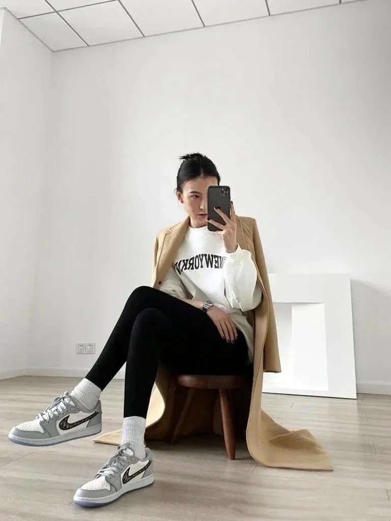 Dior x Air Jordan 1 Retro Low Grey photo 6