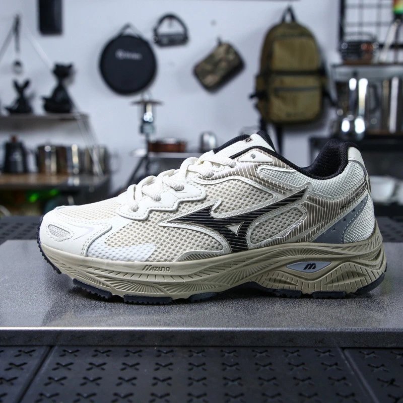 Racer S Retro Outdoor Running Shoe photo 8