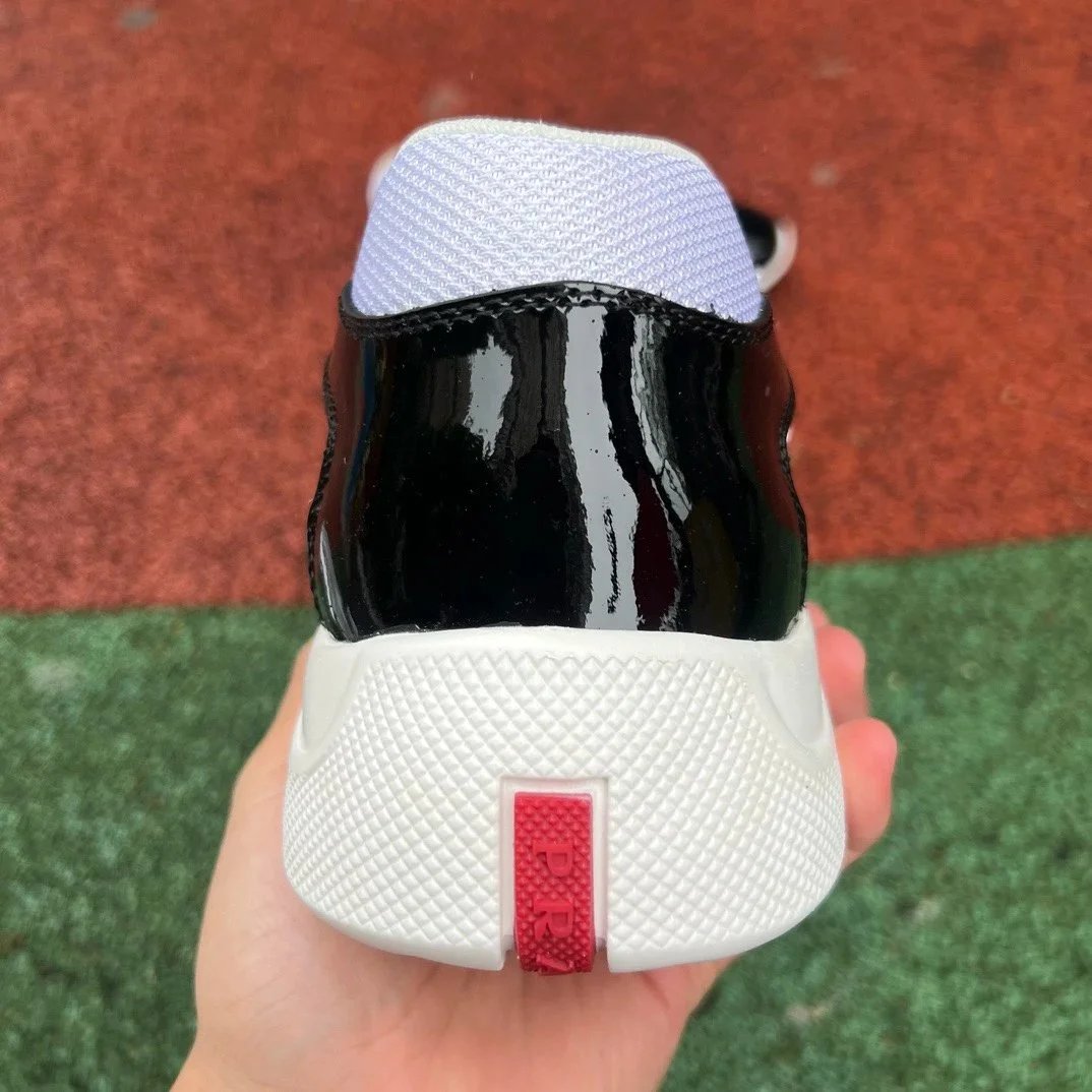 Black White Sport Shoe photo 3