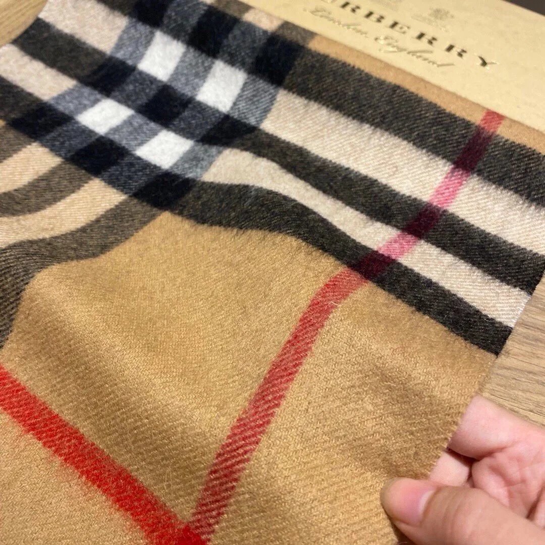 Burberry Classic Scarf photo 4