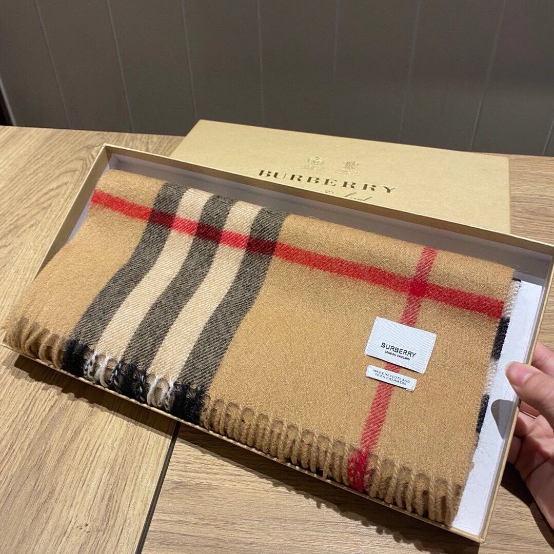 Burberry Classic Scarf photo 8