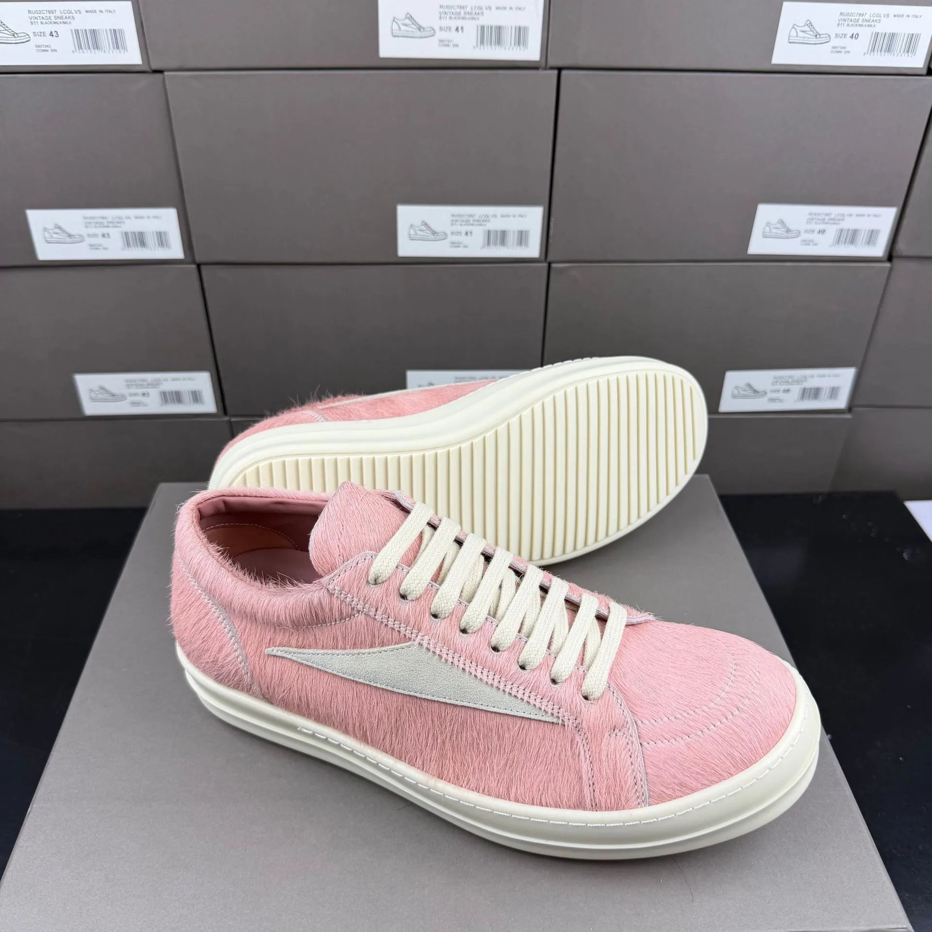 Horsehair Low-Top Casual Shoe photo 5