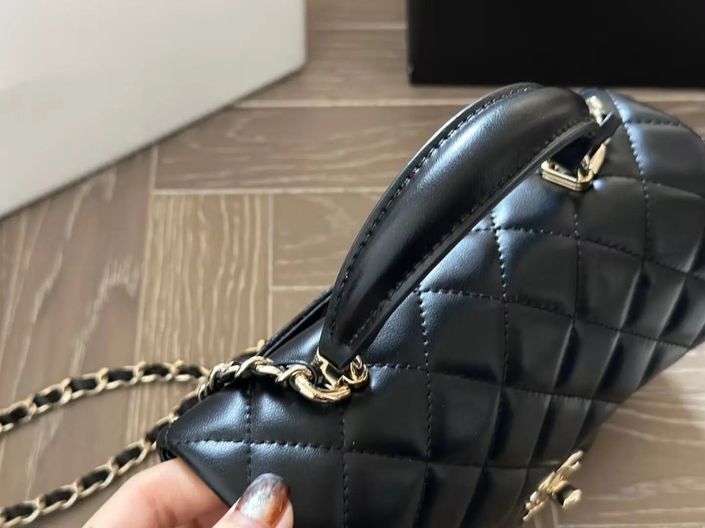 Lambskin Quilted Chain Handle Tote Bag photo 8