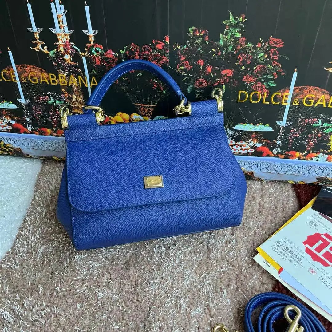 Crocodile Pattern Leather Shoulder Bag photo 4