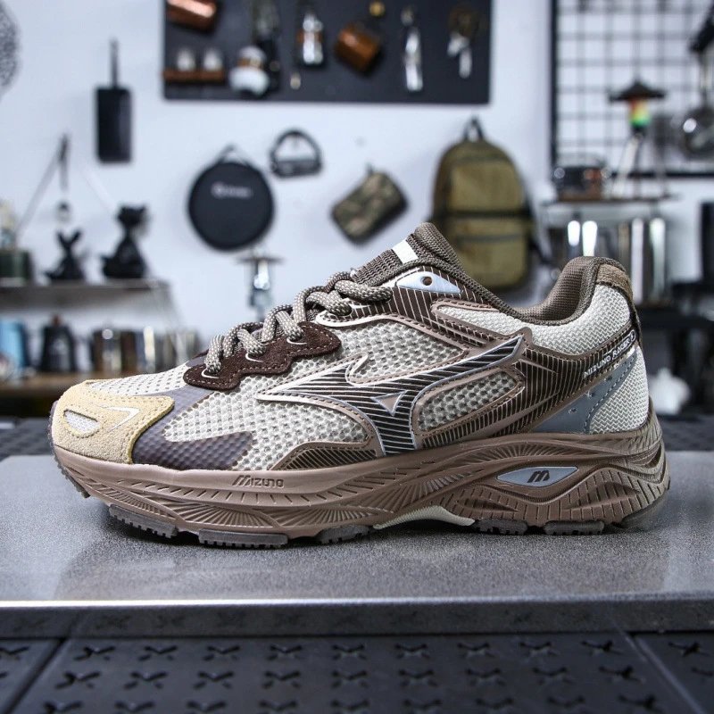 Racer S Retro Outdoor Running Shoe photo 6