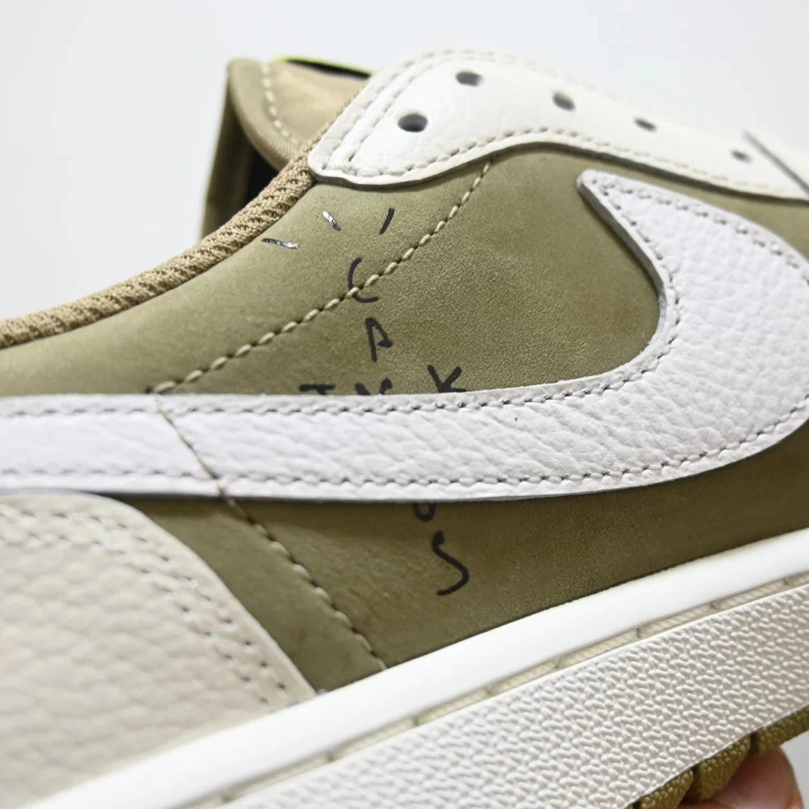 Travis Scott Air Jordan 1 Golf photo 8