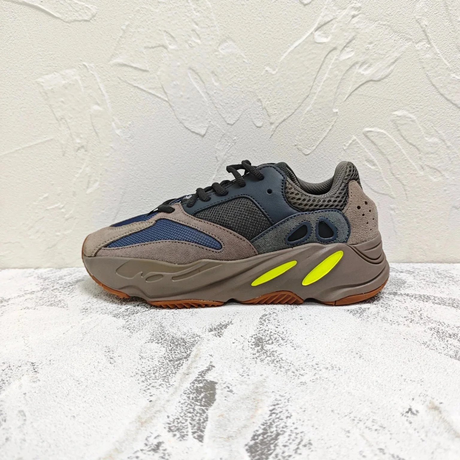 Adidas Yeezy Boost 700 Dark photo 3