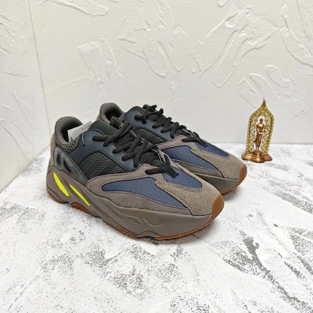 Adidas Yeezy Boost 700 Dark photo 4