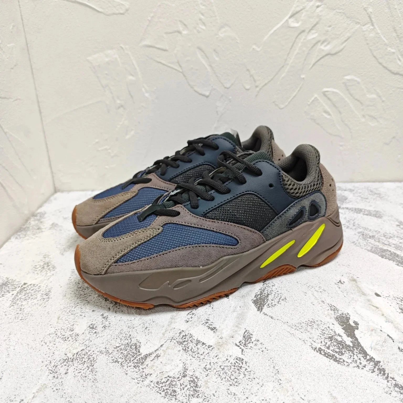 Adidas Yeezy Boost 700 Dark photo 2
