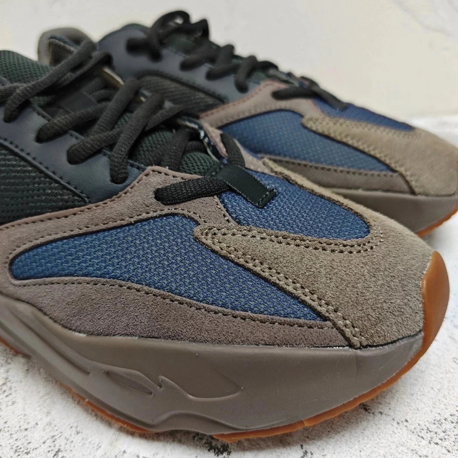Adidas Yeezy Boost 700 Dark photo 7