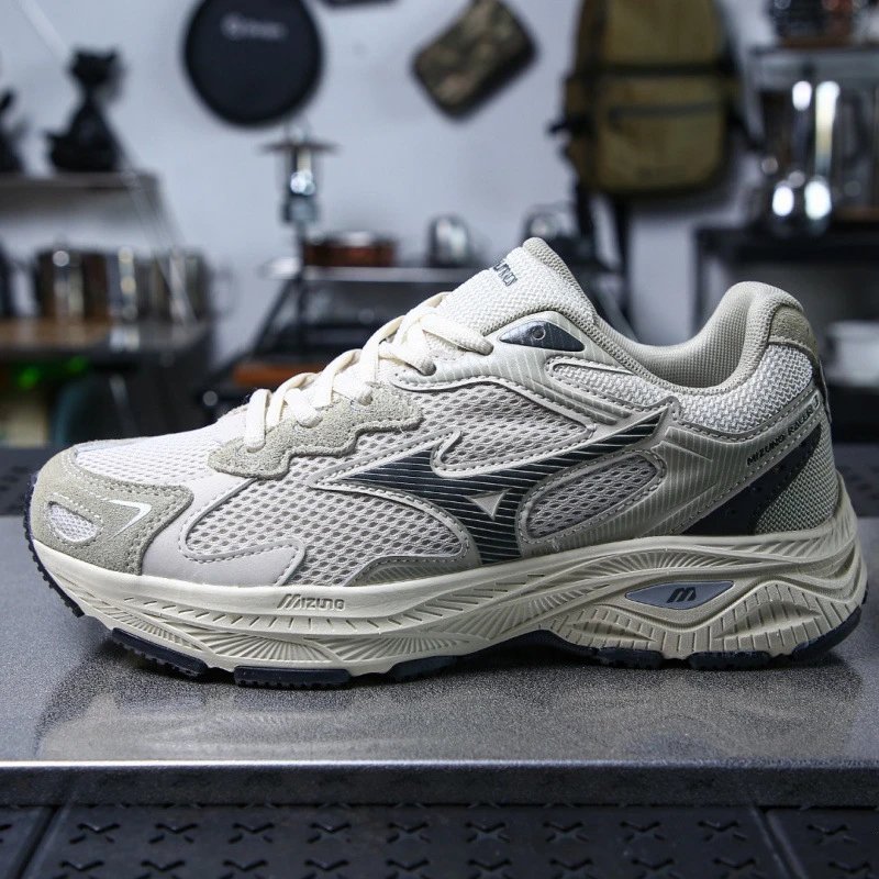 Racer S Retro Outdoor Running Shoe photo 3