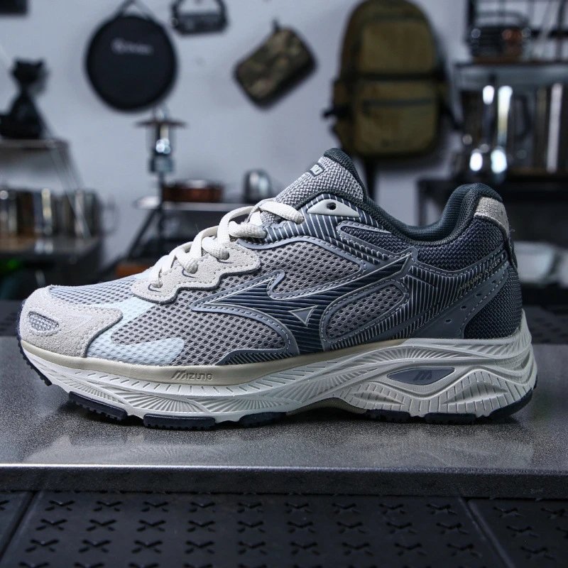 Racer S Retro Outdoor Running Shoe photo 5