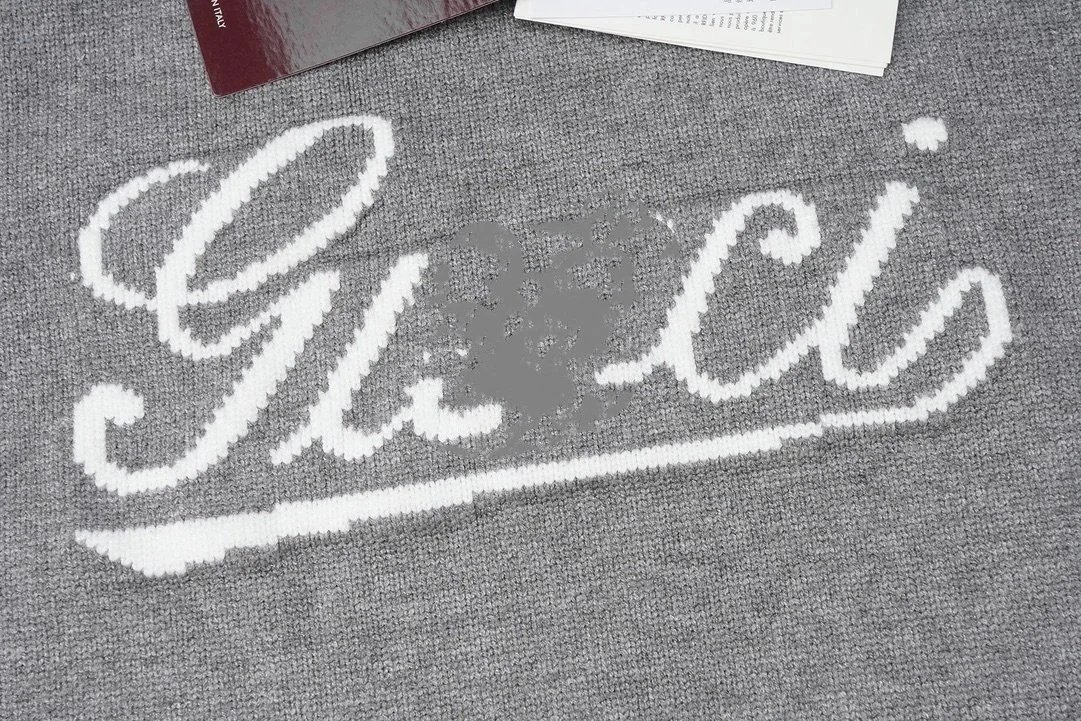 GU Chest Logo Knit Sweater photo 5