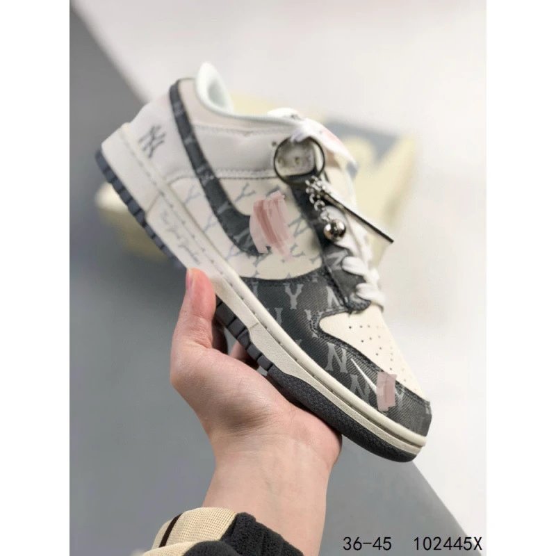 Nike SB Dunk Low Classic Skateboard Shoes photo 5