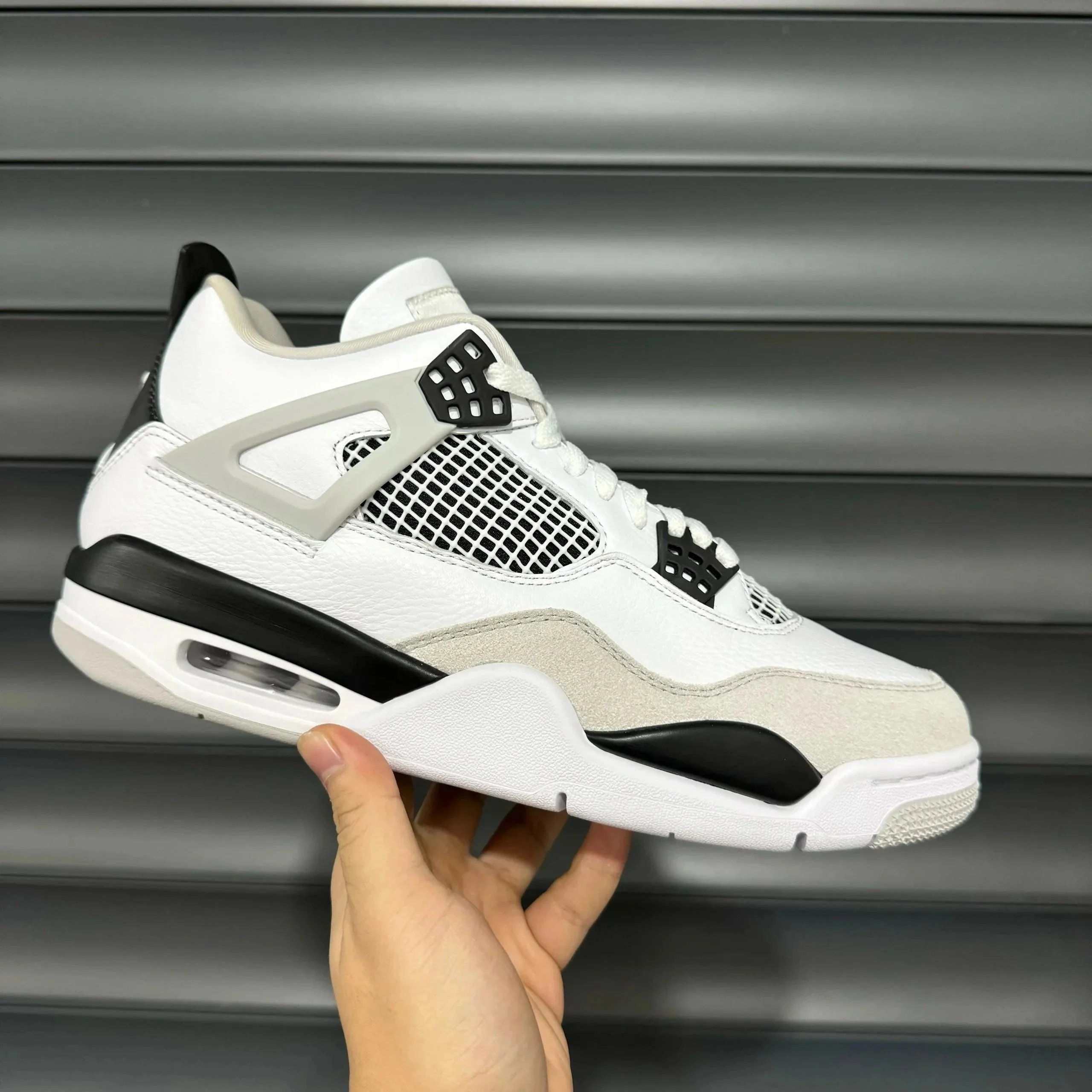 Air Jordan 4 Retro OG photo 2