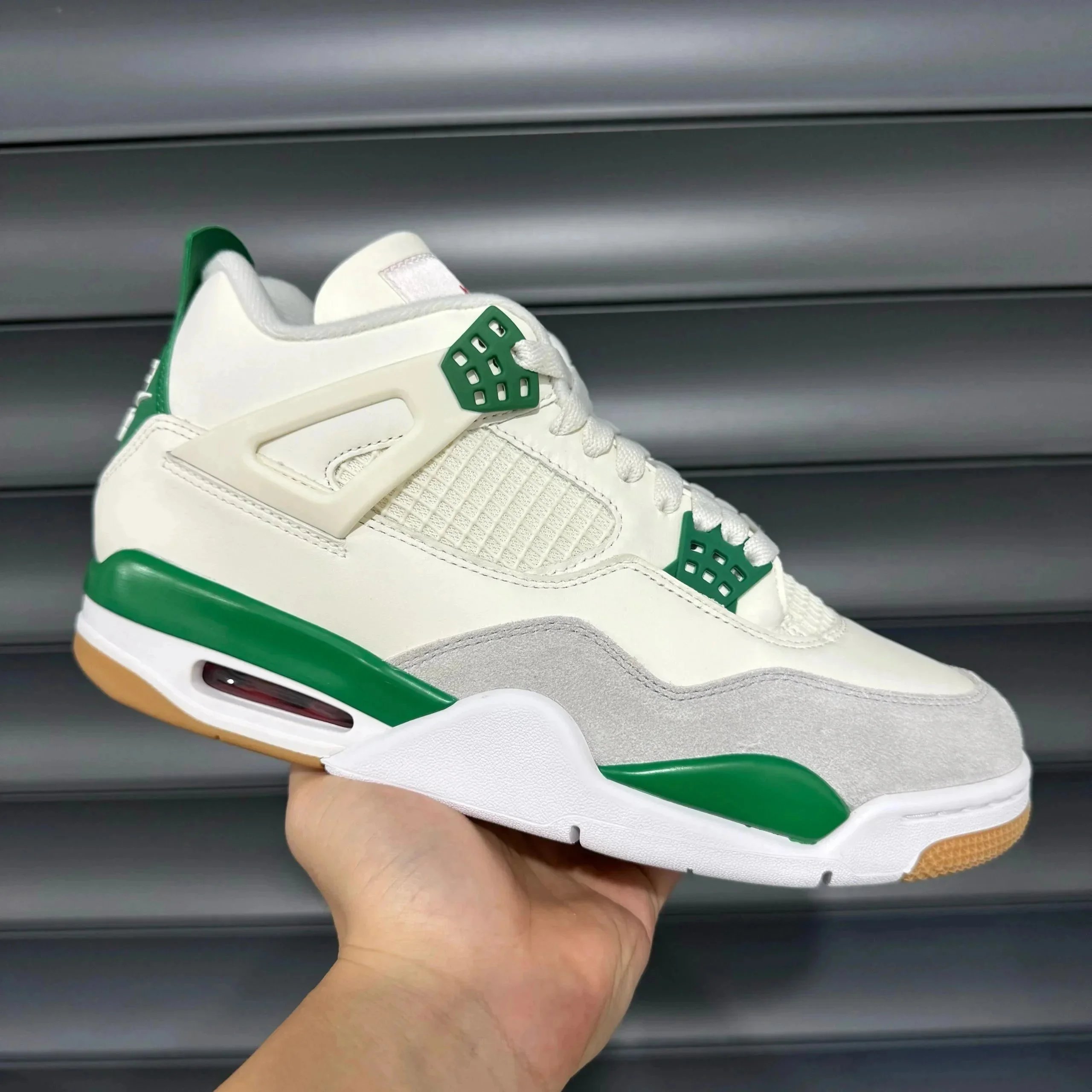 Air Jordan 4 Retro OG photo 3